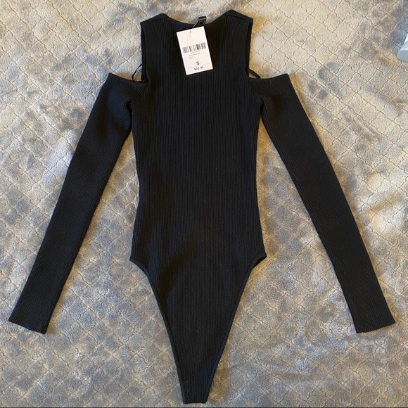 Forever 21 Open shoulder bodysuit - Picture 2 of 2